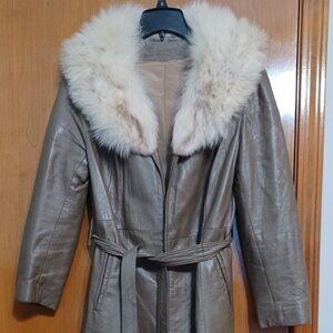 Womens Vintage leather coat with fur collar